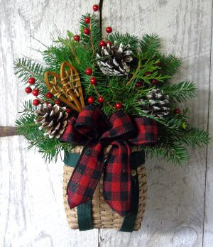 Adirondack Style Small Pack Basket with Snowshoes Ornament