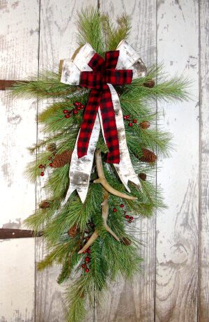 A wreath with a deer antler