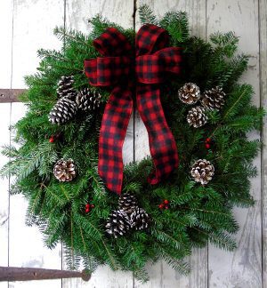 Simple Adirondack Style Balsam Wreath – moodytreefarm